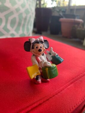 Minnie Mouse Holiday - Pink Bow, Black & White Figure